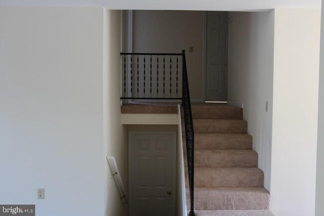 Building Photo - 8651 Chester Ct