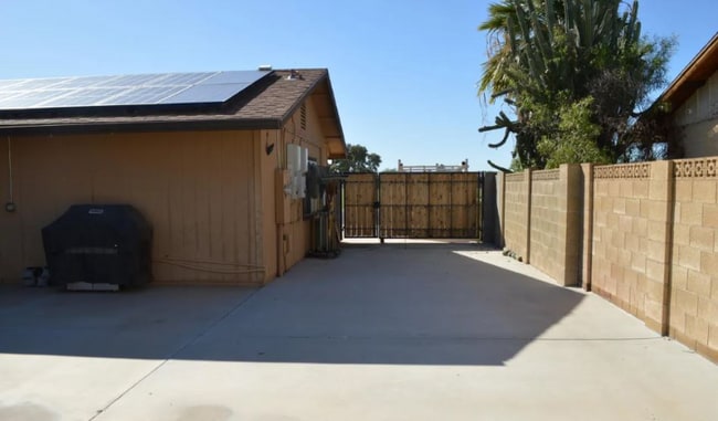 Building Photo - 14401 N 52nd Ln