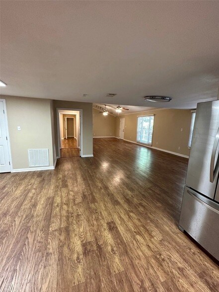 Building Photo - 2411 County Rd 2235