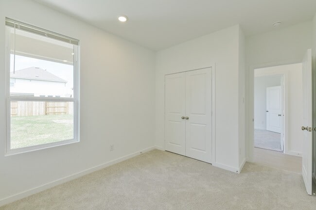 Building Photo - 5815 Linda Cv Ln