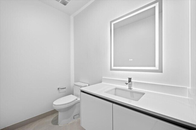 Building Photo - 220 Lake Shore Dr