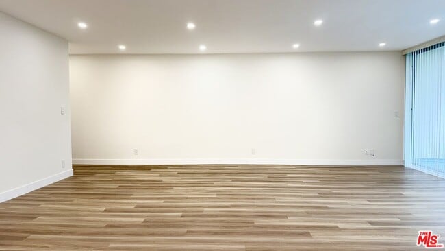 Building Photo - 414 N Palm Dr