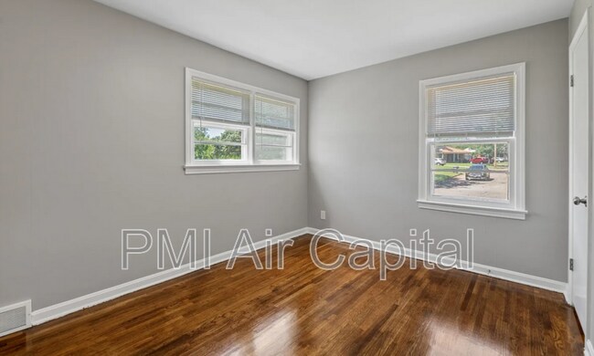 Building Photo - 6125 E Boston St