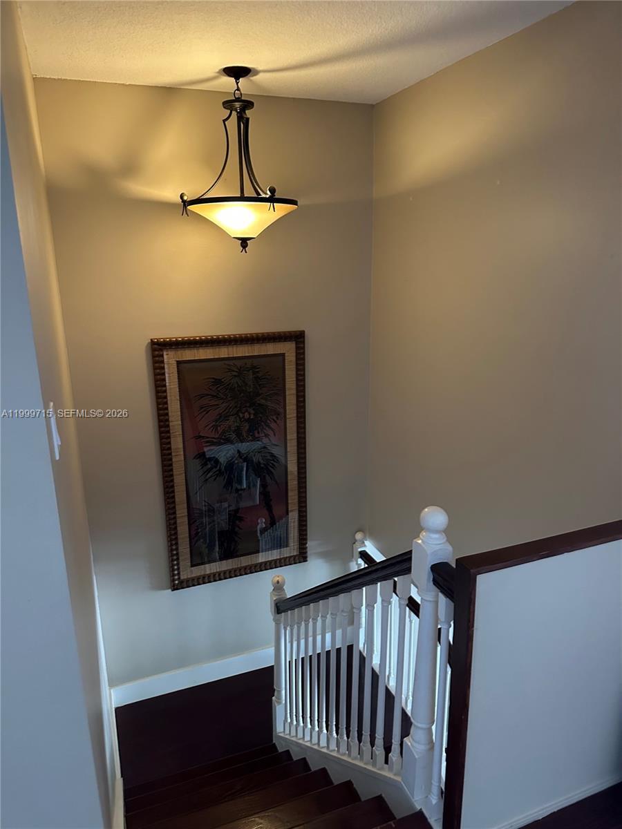 Building Photo - 925 NE 26th Ave