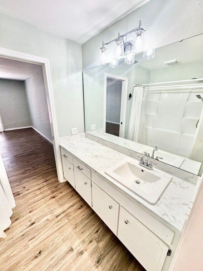 Building Photo - 937 Holbrook Cir