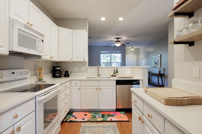 Building Photo - 3 bedroom fully furnished home, Pet Friendly Johns Island, Charleston