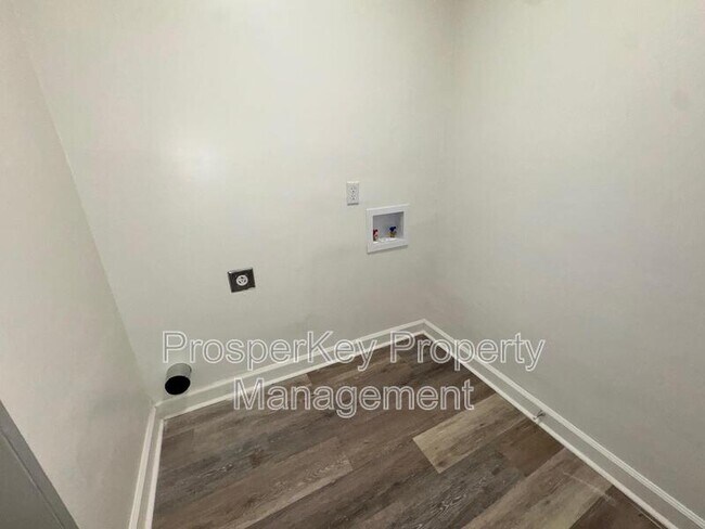 Building Photo - 2240 Patsy Ln