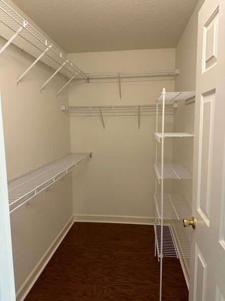 Master closet - 1524 Hawkcrest Ln
