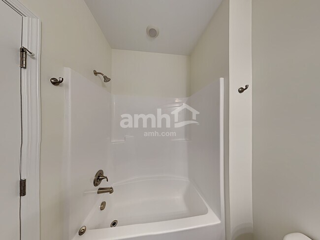 Building Photo - 5956 Hagar Vly Dr