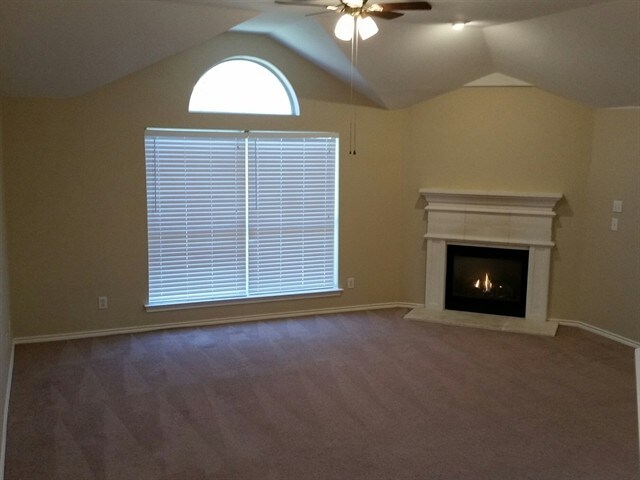 Building Photo - 909 Remington Dr