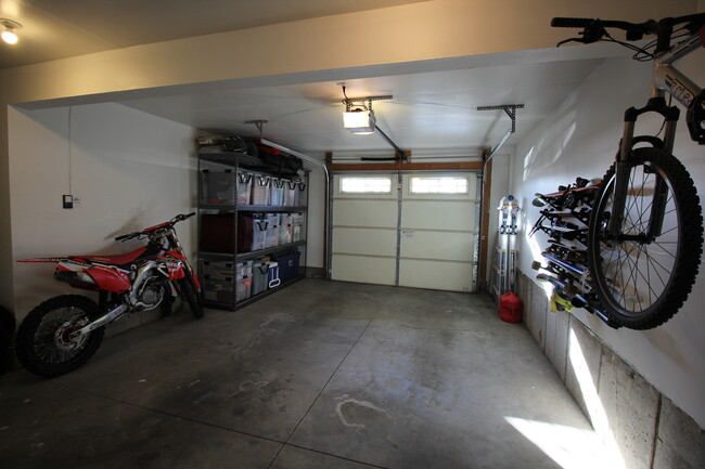 Building Photo - 625 E 200 S