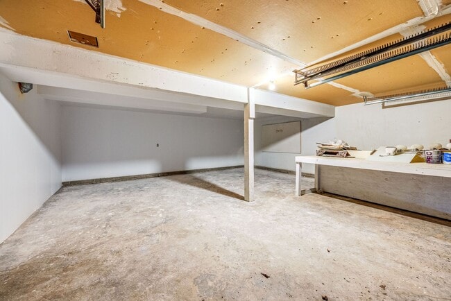 Building Photo - 4617 Basswood Ct SE