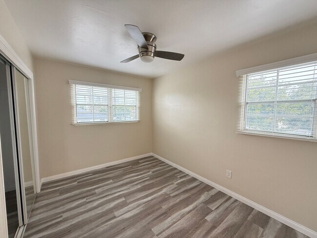 Building Photo - Charming, Refreshed Pacific Beach 1-Bedroo...