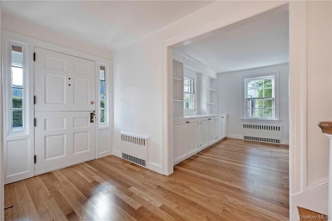 Building Photo - 19 Oneida St