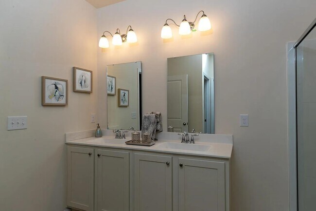 Building Photo - 1087 Sennema Cir