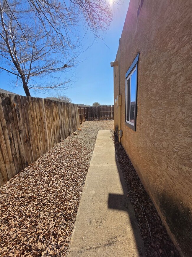 Building Photo - Move in ready!