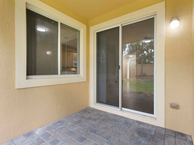 Building Photo - Coventry Townhomes