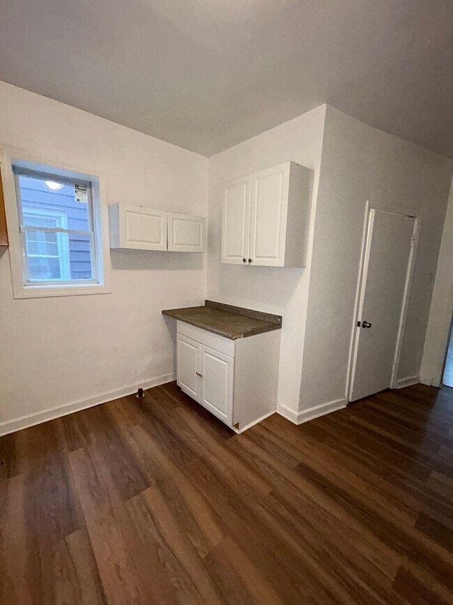 Building Photo - 28 Lee Ave