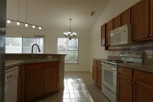 Building Photo - 10500 Lake Hasson Cir