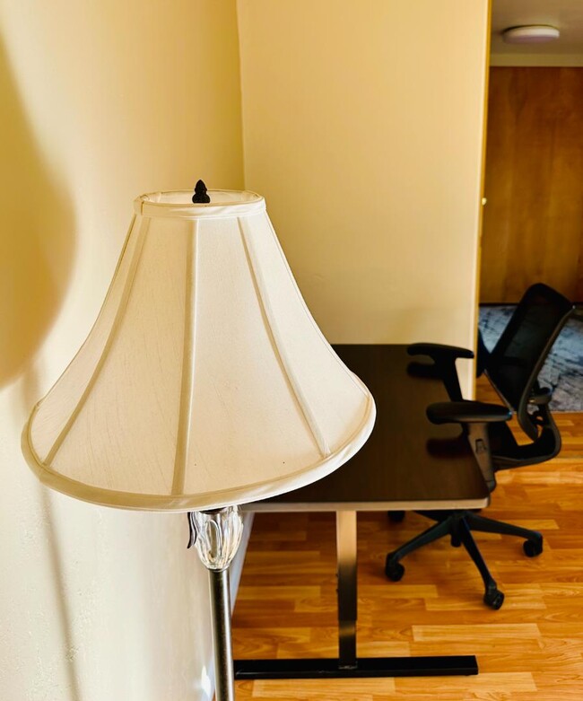 Building Photo - 327 Woodland Park