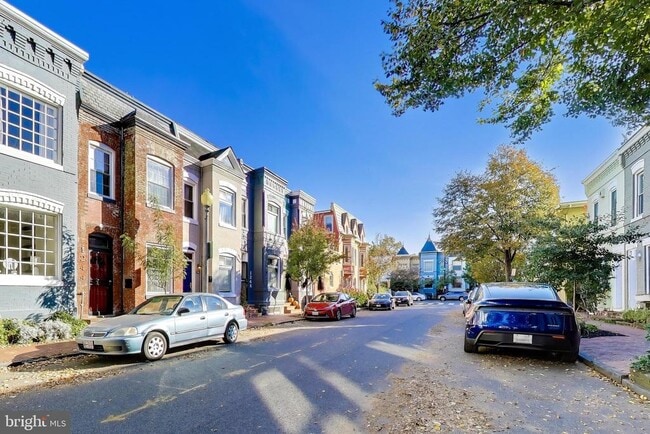 Building Photo - 1238 Linden Pl NE