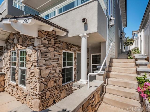 Building Photo - 2063 Cambridge Ave