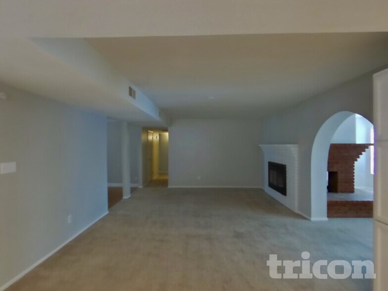 Building Photo - 4832 N 87th Ln