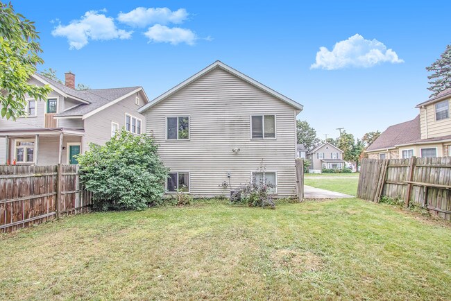 Building Photo - 1147 Veto St NW