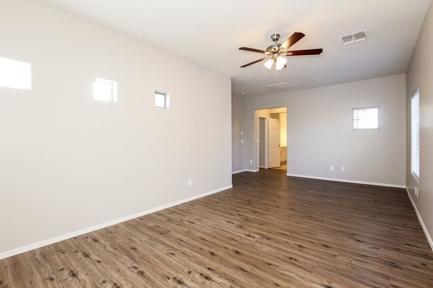 Building Photo - 17754 W Langer Ln