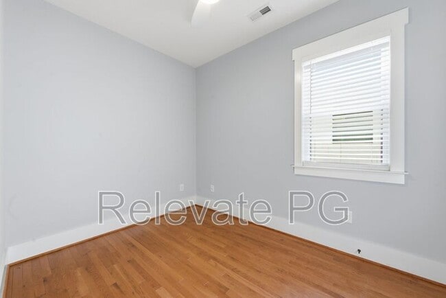 Building Photo - 1320 N 32nd St