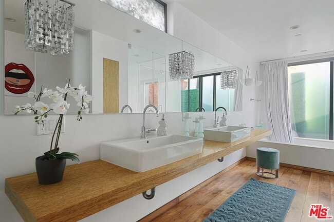 Building Photo - 7 Vicente Ter