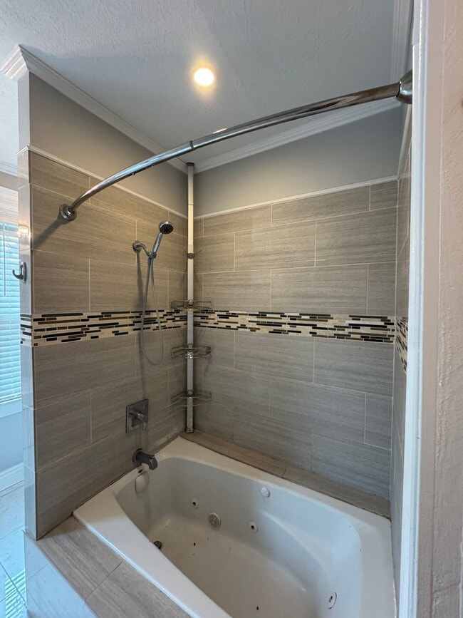 Building Photo - Charming 2 Bedroom 2 Bathroom House in Lawrenceville!