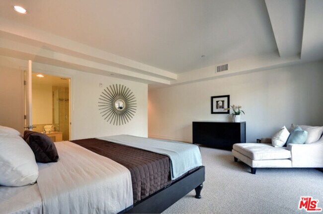 Building Photo - 1530 Centinela Ave