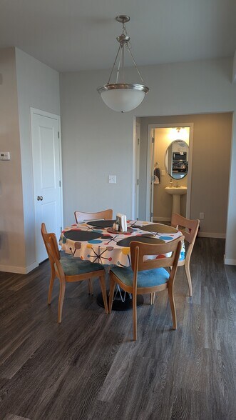 Building Photo - 433 Stout St