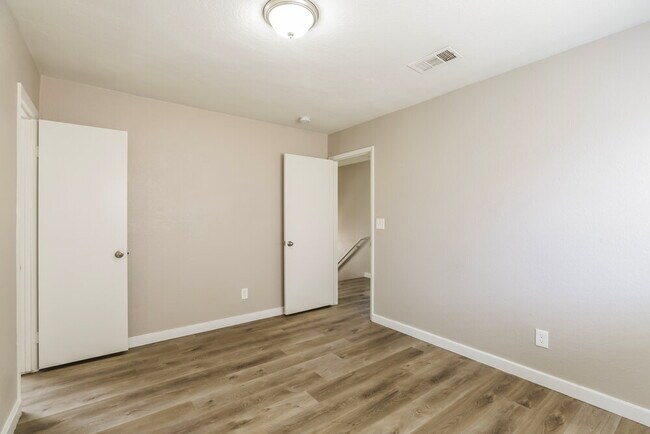 Building Photo - 6373 Rose Tree Ln