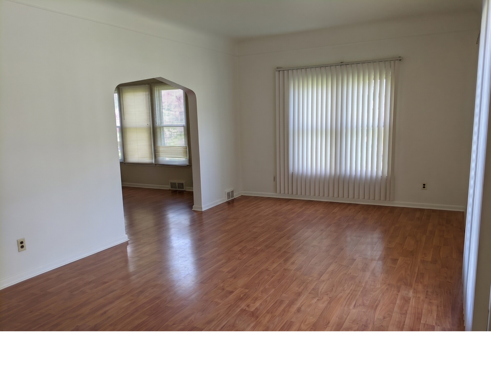 Building Photo - 35759 Glenwood Rd