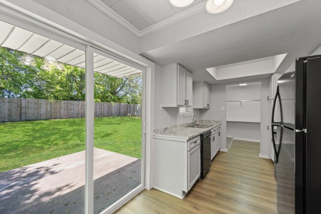 Building Photo - 3502 S Dakota Dr