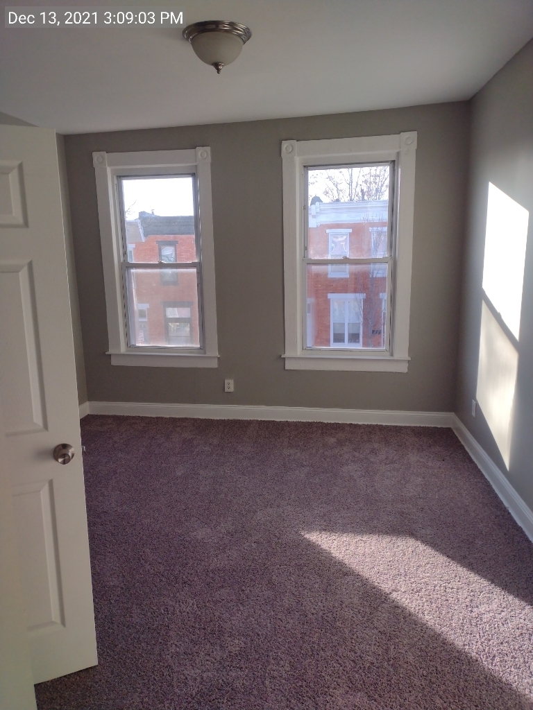 Building Photo - 209 N Ellwood Ave