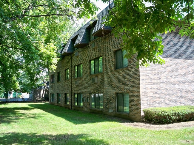 Building - Burlington Arms Apartments