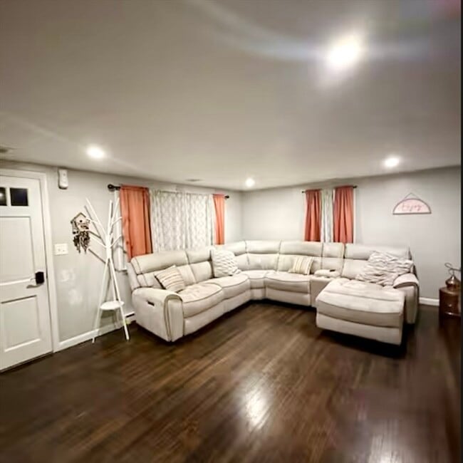 Building Photo - 29 Fresh Pond Cir