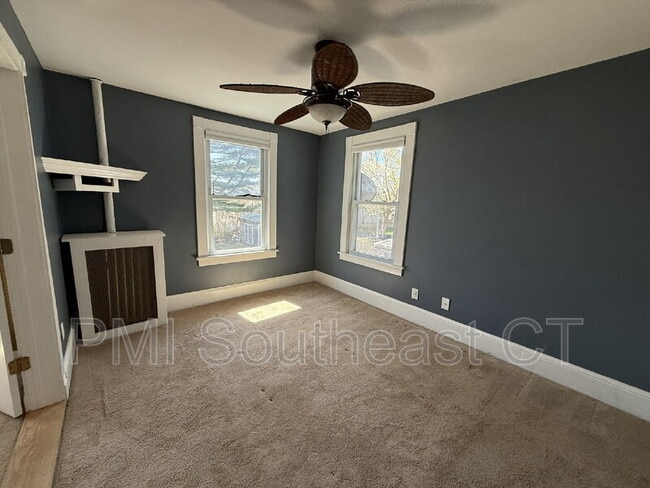 Building Photo - 86 School St