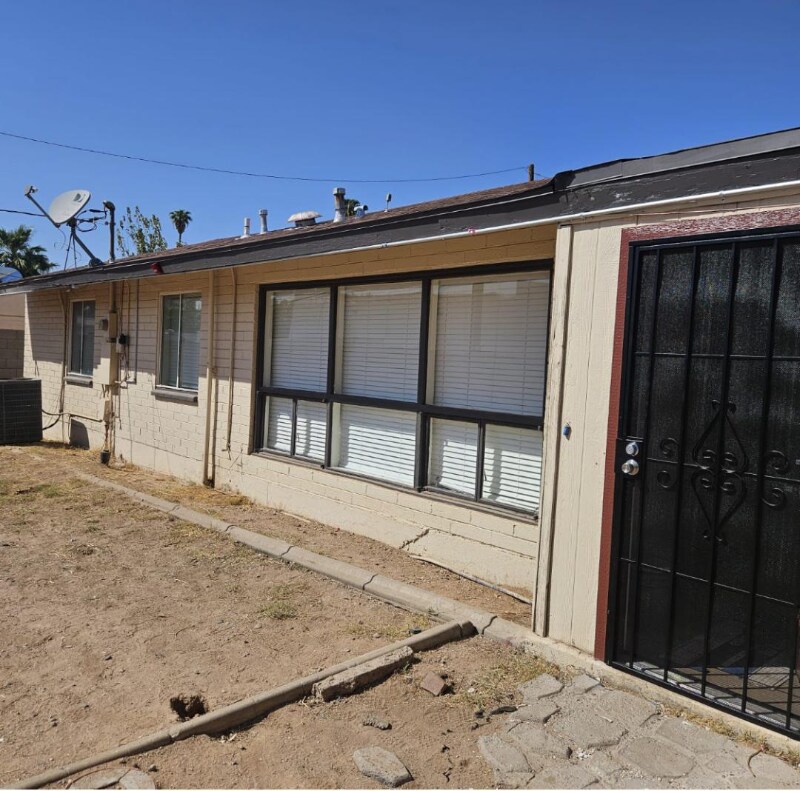 Building Photo - 4619 E Almeria Rd