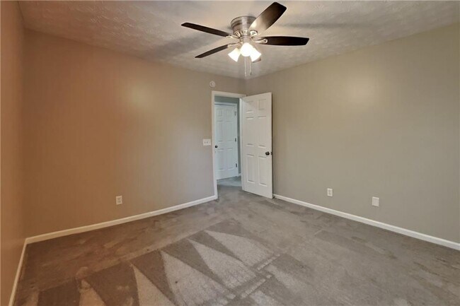 Building Photo - 3279 Deer Valley Dr NW