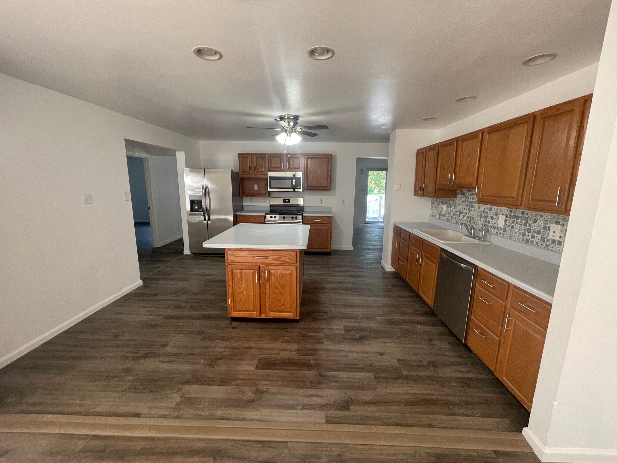Building Photo - 211 Benton Dr