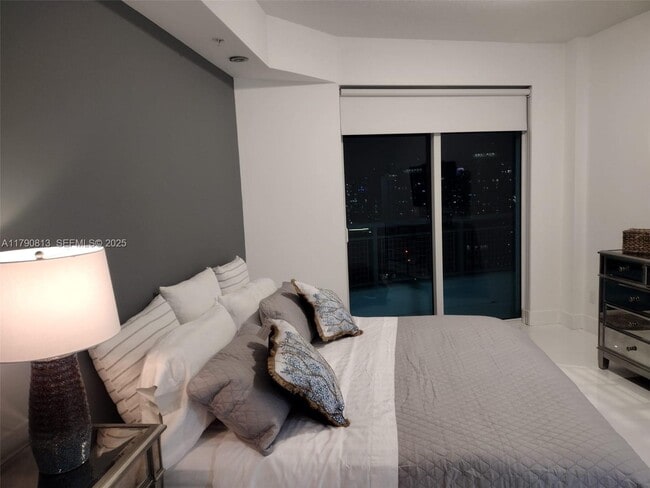 Building Photo - 60 SW 13th St