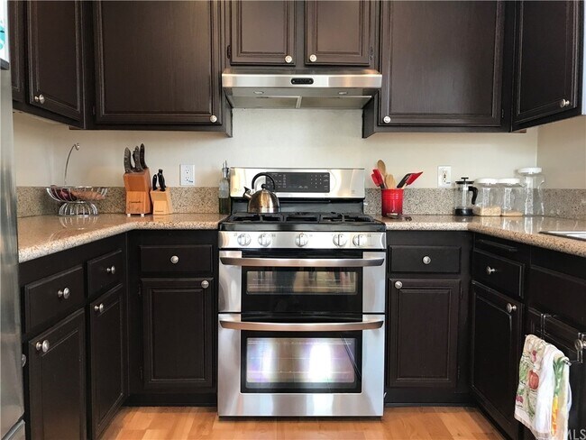 Building Photo - 1250 S Neveen Ln