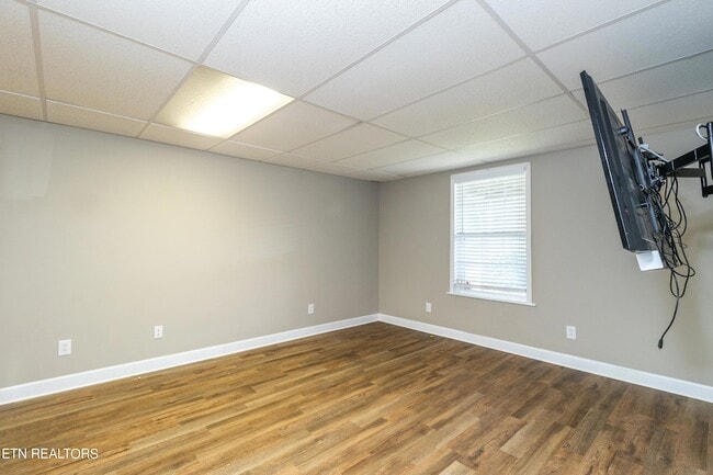 Building Photo - 1100 Winterberry Ln