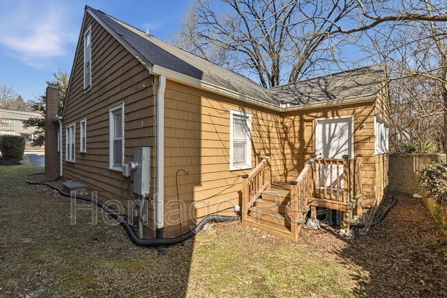 Building Photo - 3820 Sutherland Ave