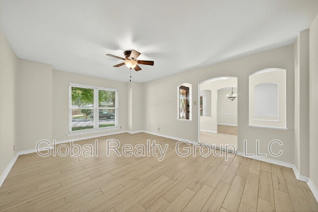 Building Photo - 133 Thomas Edison Dr