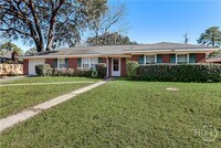 Building Photo - 4 Cottingham Dr